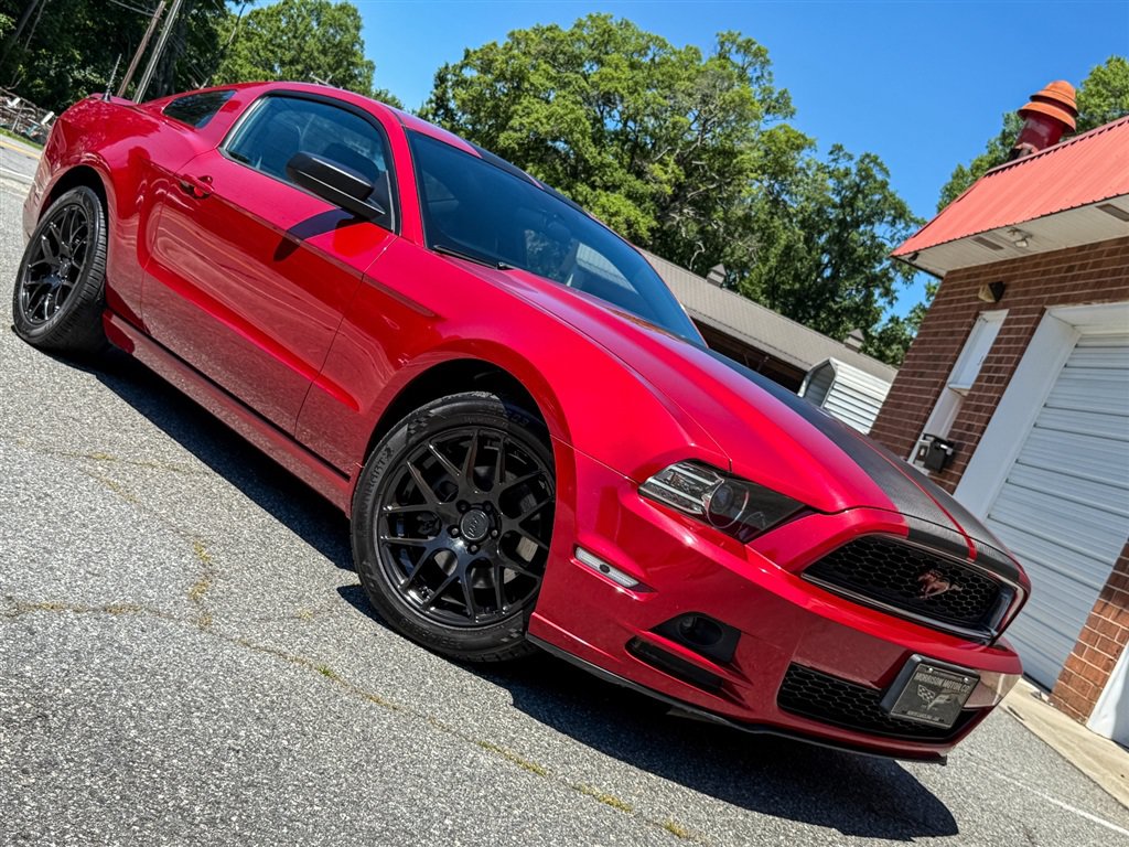Used 2013 Ford Mustang Coupe RWD image 28