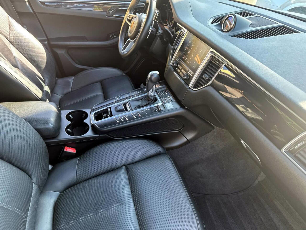 Used 2017 Porsche Macan image 10