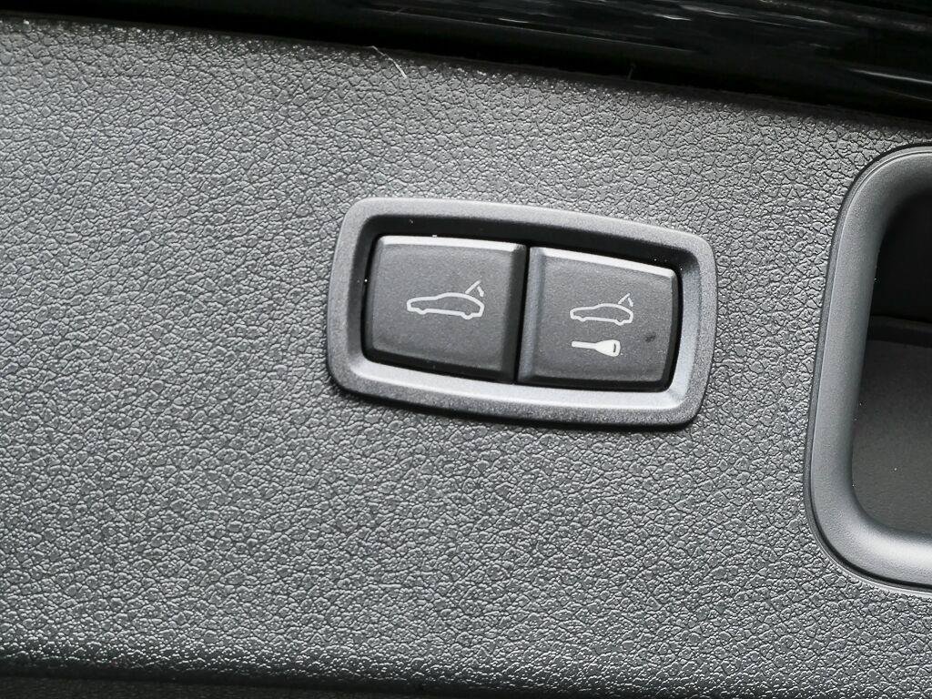 Certified 2026 Porsche Macan AWD/4WD image 31