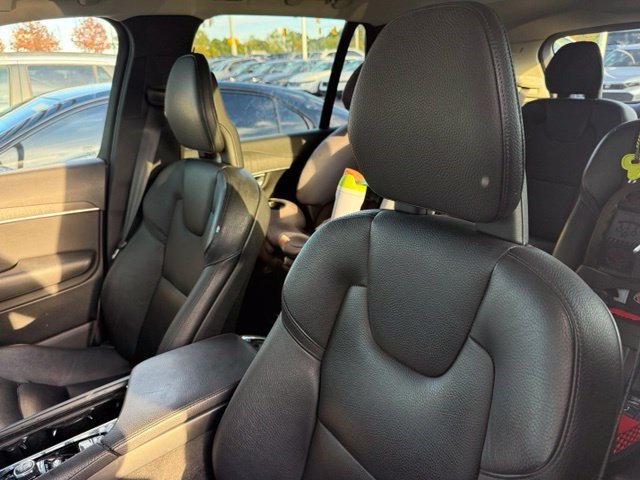 Used 2020 Volvo XC90 T6 Momentum AWD/4WD image 14