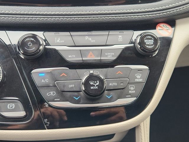 Used 2023 Chrysler Pacifica Limited image 22