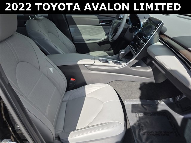 Used 2022 Toyota Avalon Limited image 10