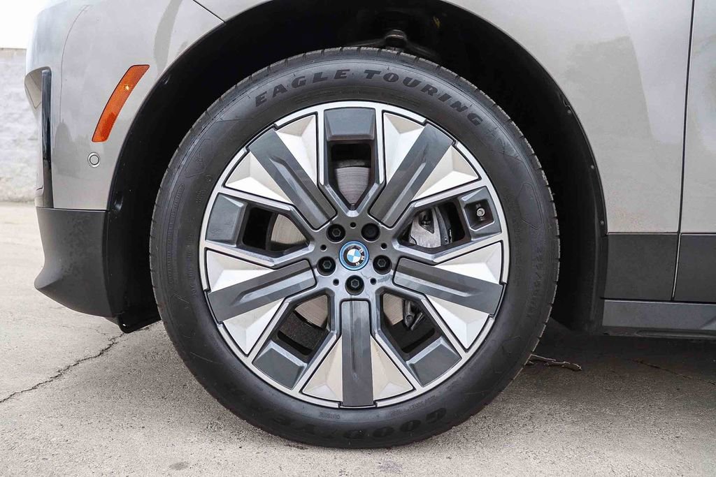 Used 2025 BMW iX xDrive50 w/ Convenience Package AWD/4WD image 13