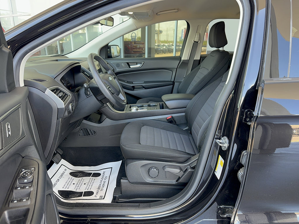 Certified 2024 Ford Edge SE w/ Black Appearance Package AWD/4WD image 12