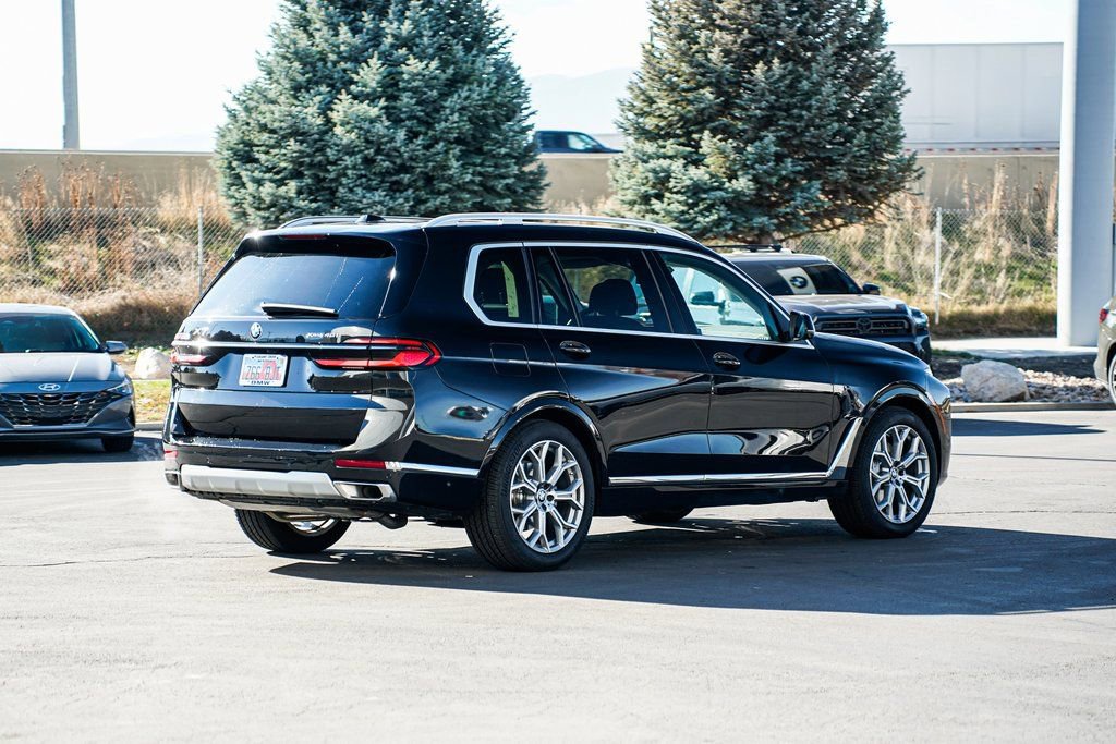 Used 2026 BMW X7 xDrive40i w/ Premium Package AWD/4WD image 5