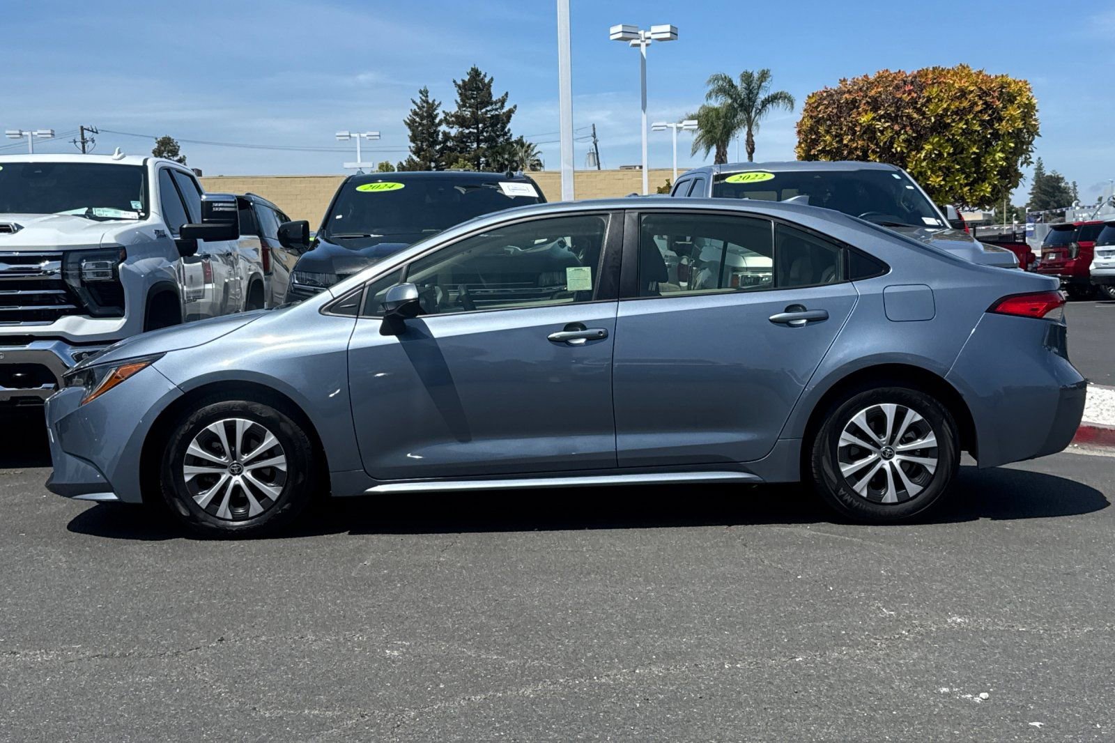 Used 2022 Toyota Corolla LE w/ Carpet Mat Package (TMS) FWD image 8