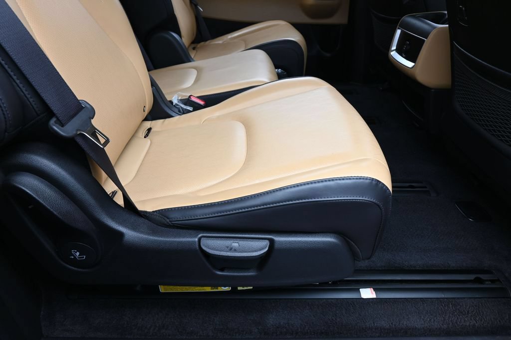 Used 2024 Kia Carnival LX FWD image 37