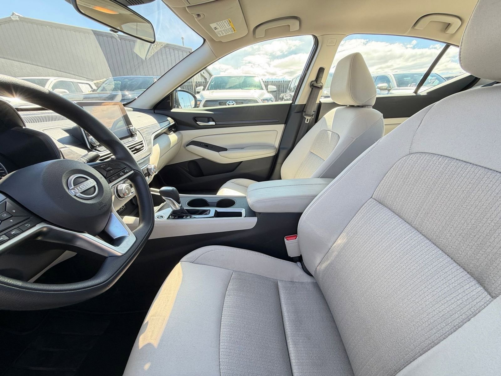 Used 2025 Nissan Altima 2.5 SV image 24