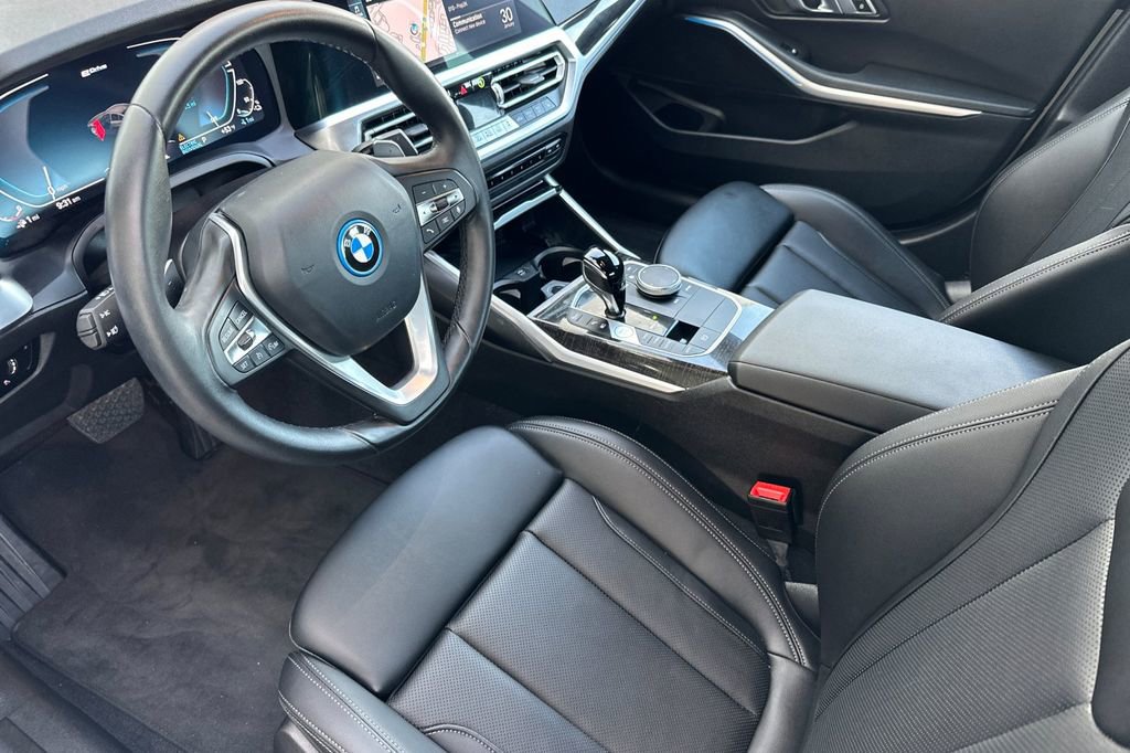 Used 2022 BMW 330e w/ Driving Assistance Package image 9