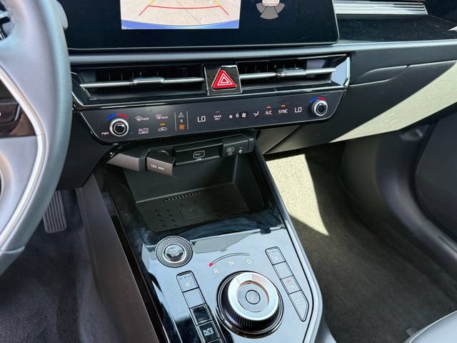 Used 2024 Kia Niro EX FWD image 25