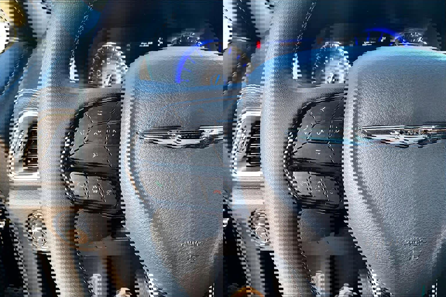 Used 2023 Chrysler Pacifica Touring image 24