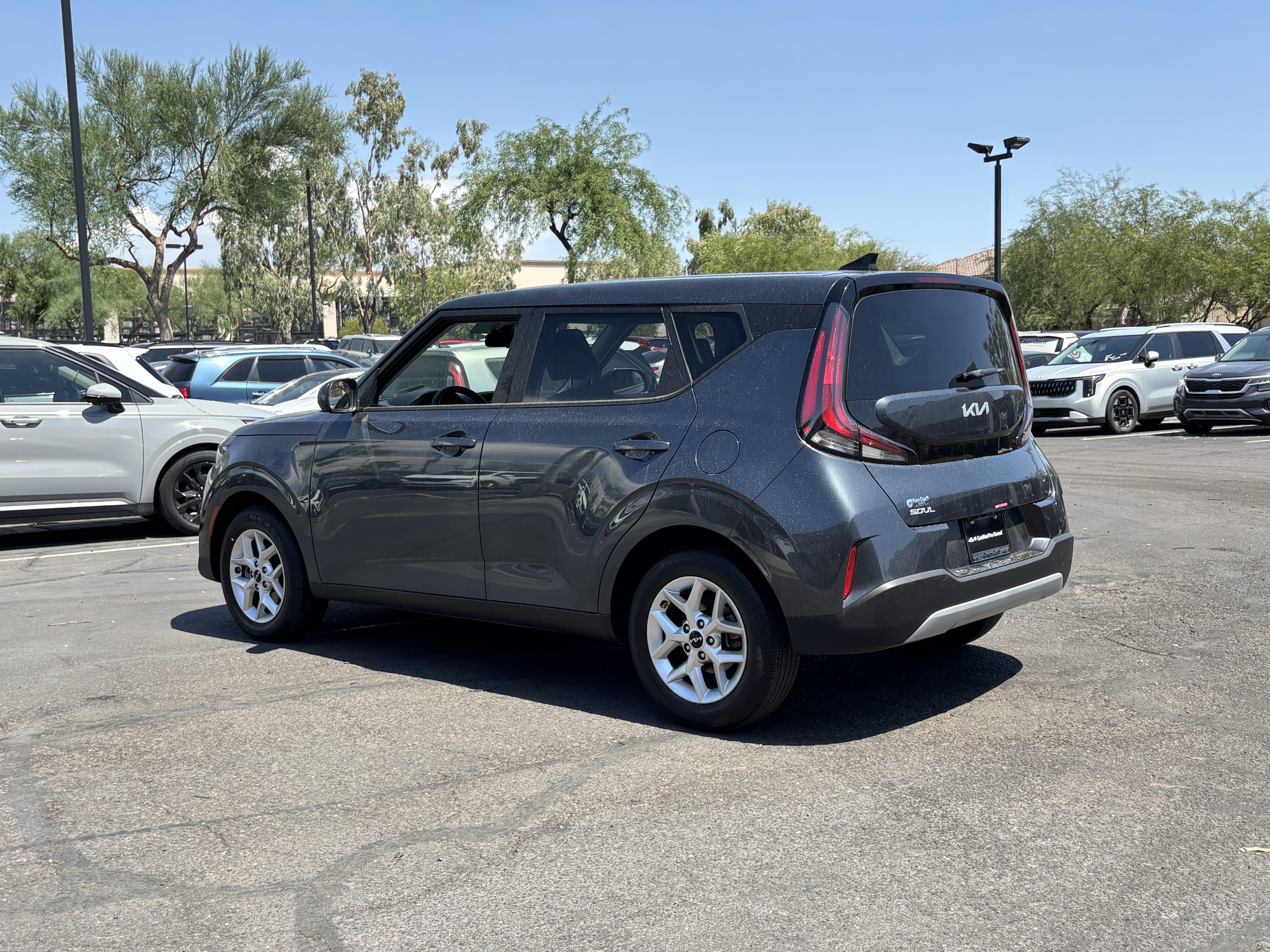 Certified 2025 Kia Soul LX w/ LX Technology Package FWD image 4