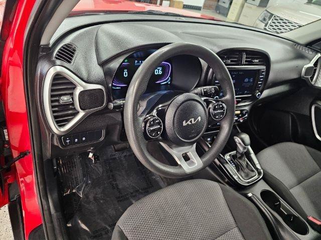 Used 2023 Kia Soul LX FWD image 12
