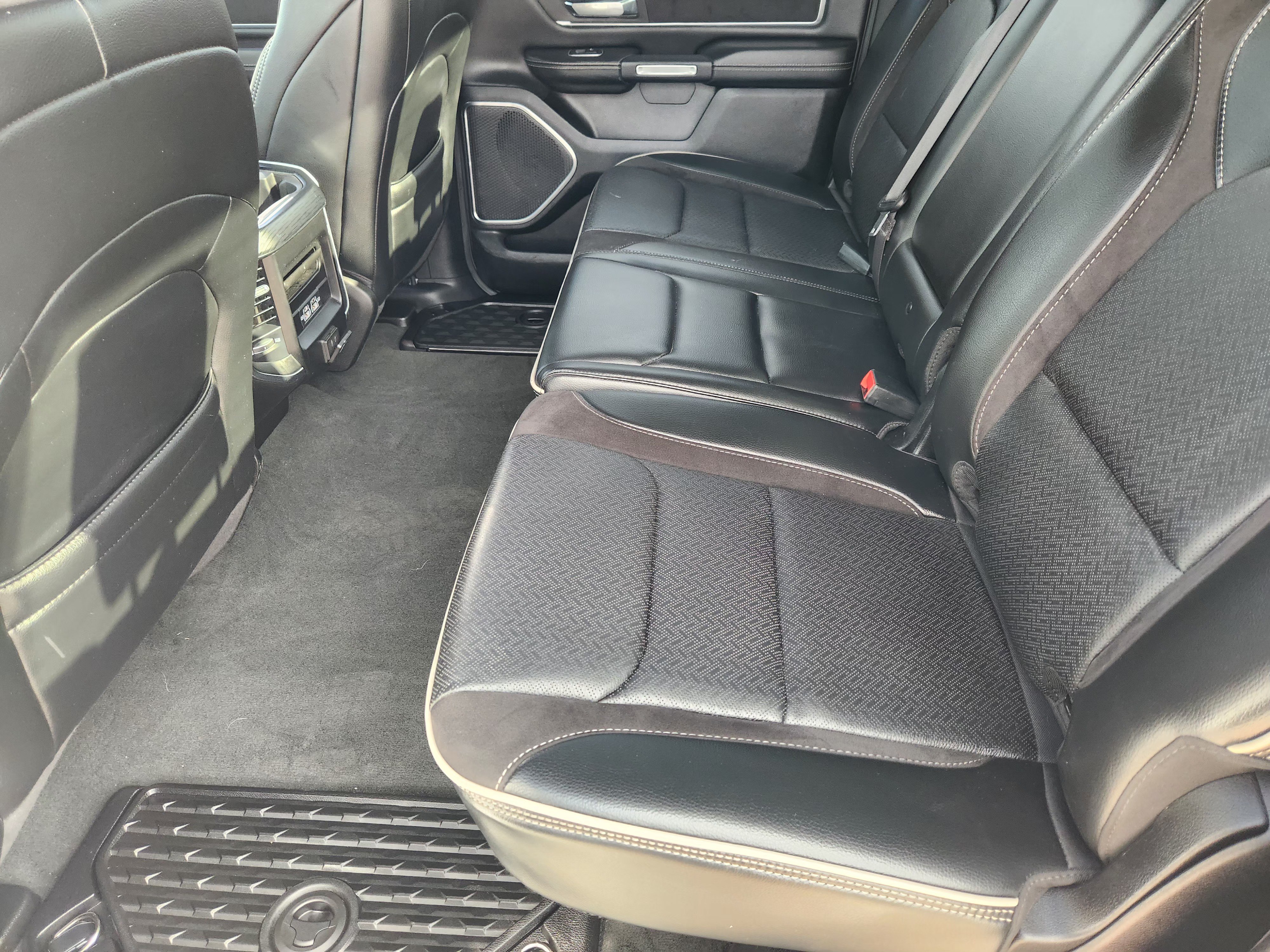 Used 2023 RAM 1500 Laramie AWD/4WD image 32