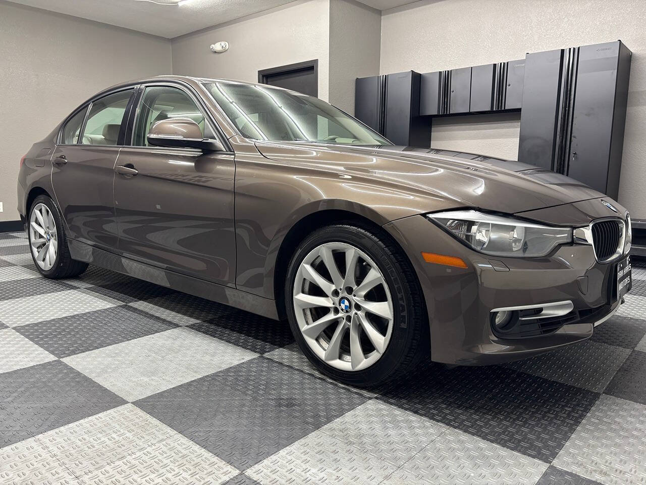 Used 2013 BMW 328i xDrive Sedan AWD/4WD image 4