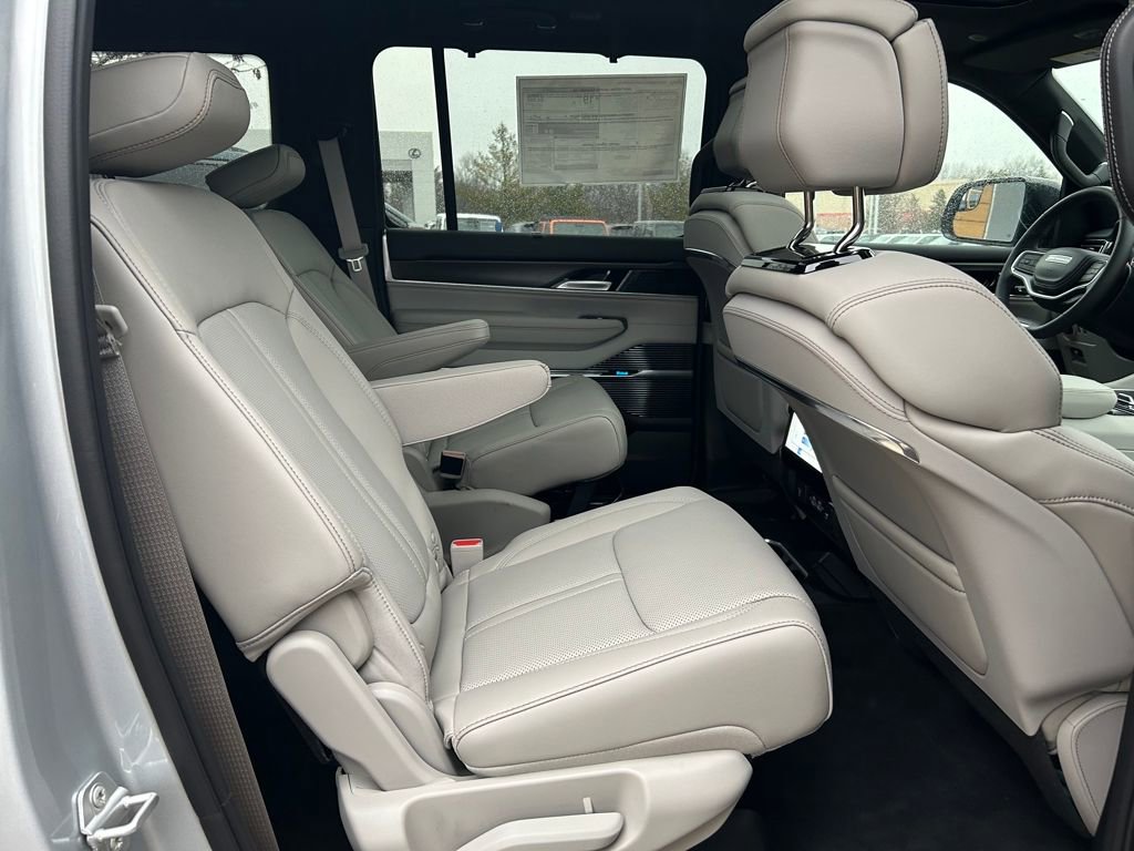 New 2026 Jeep Grand Wagoneer Summit w/ Premium Group III image 27