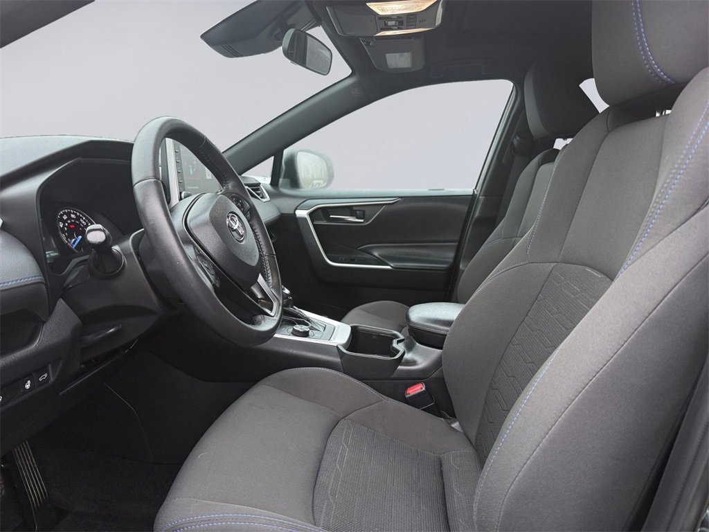 Used 2022 Toyota RAV4 SE image 10