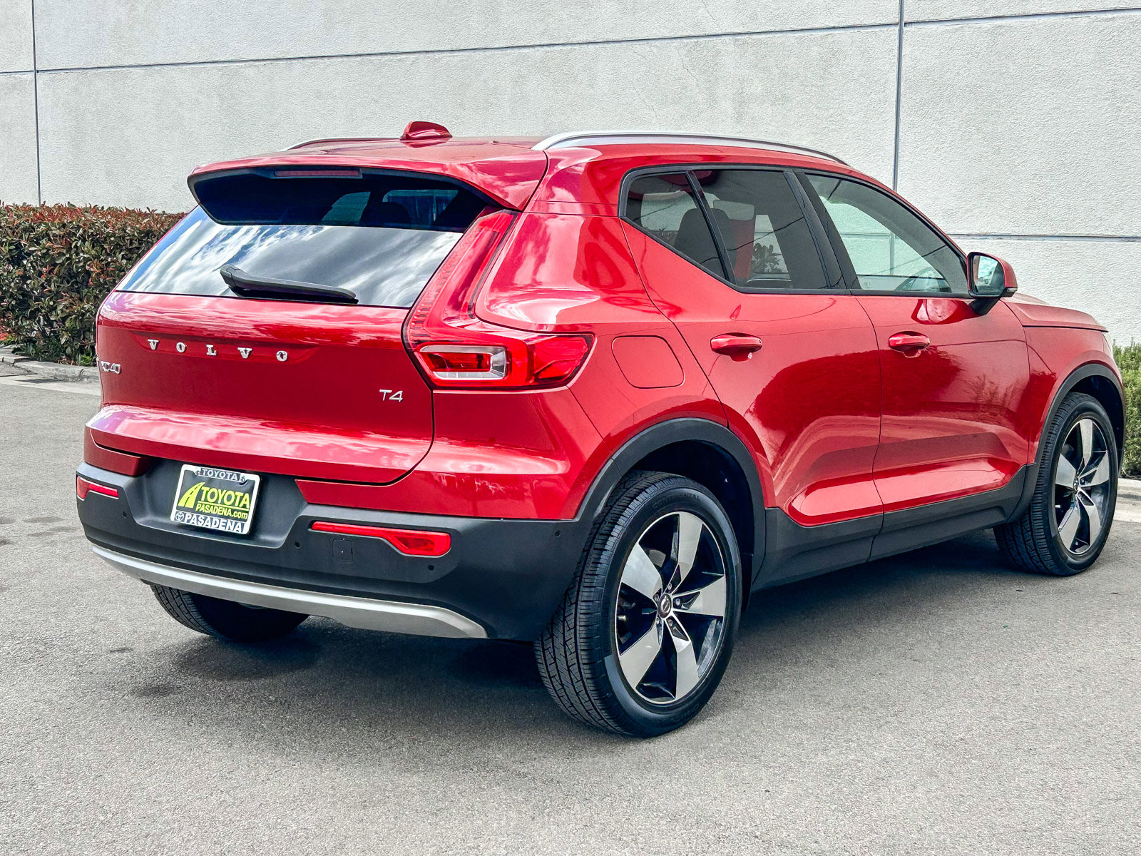 Used 2019 Volvo XC40 T4 Momentum FWD image 6