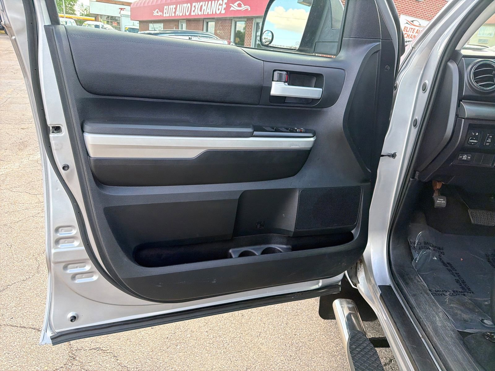 Used 2015 Toyota Tundra SR5 AWD/4WD image 11