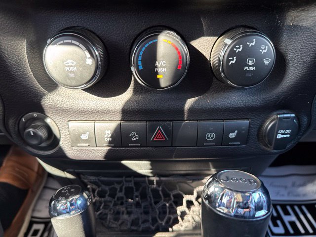 Used 2018 Jeep Wrangler Unlimited Sahara AWD/4WD image 26