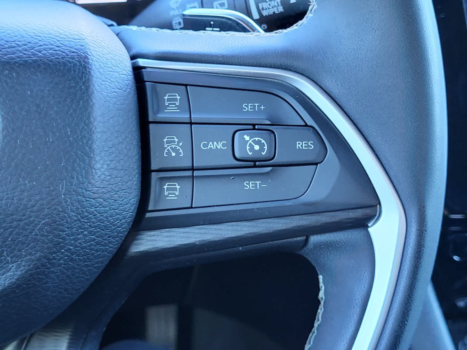 Used 2024 Jeep Grand Cherokee Altitude AWD/4WD image 17