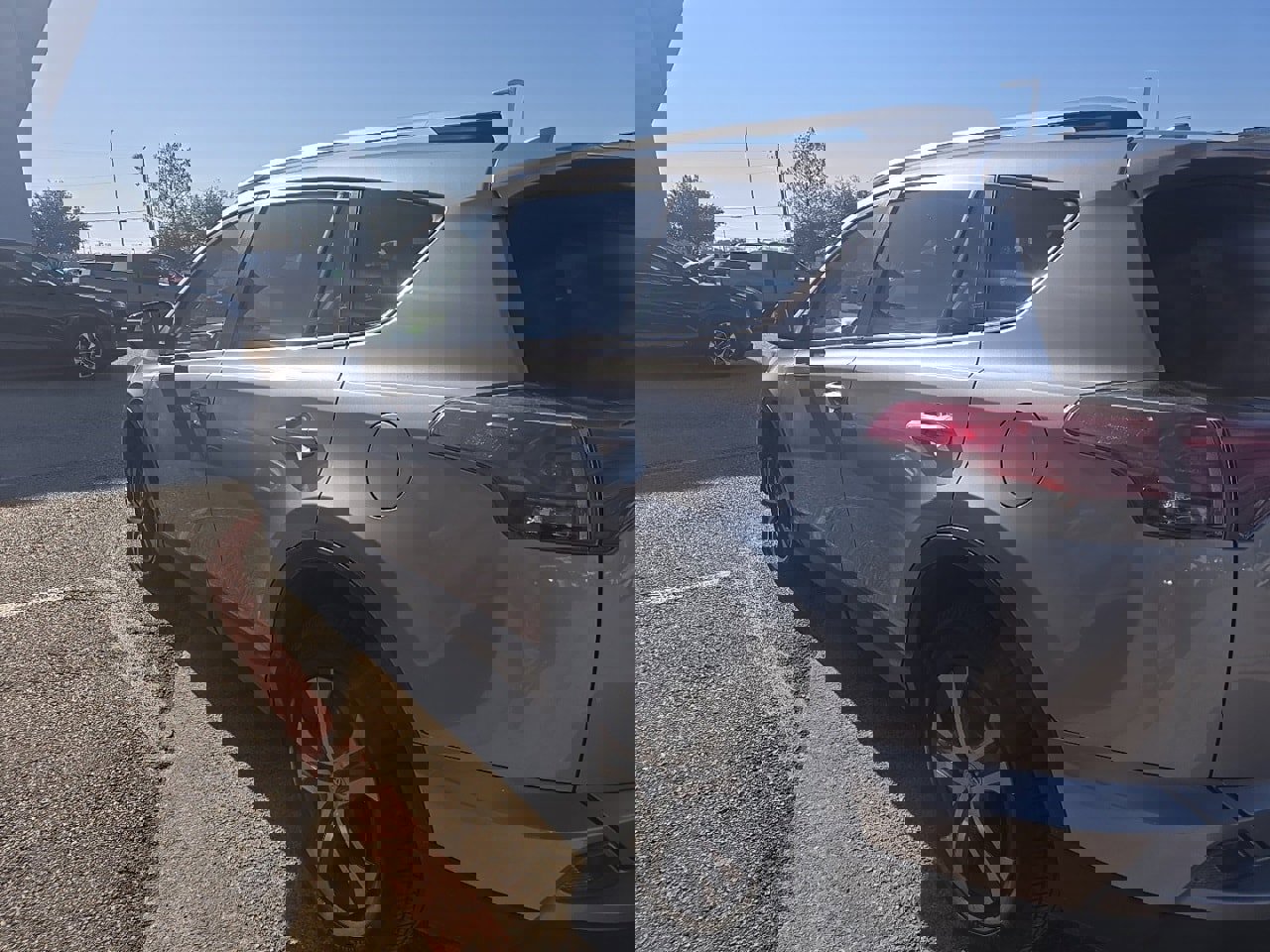 Used 2018 Toyota RAV4 LE w/ Carpet Mat Package image 5