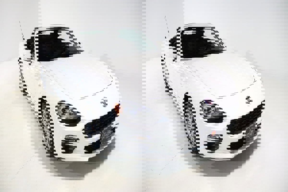 Used 2017 FIAT 124 Spider Classica image 21