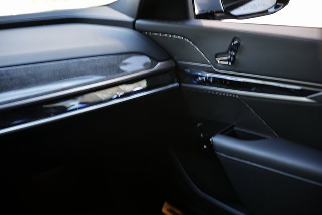 Used 2025 BMW 740i xDrive image 29