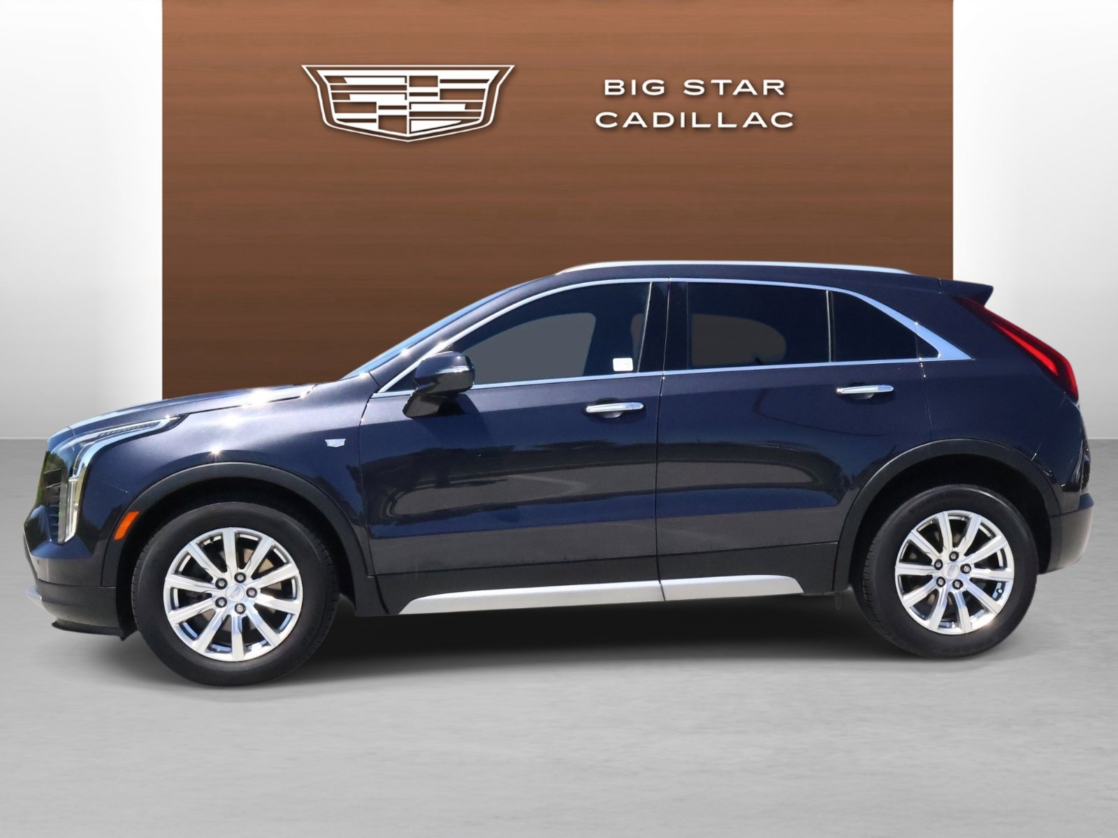 Used 2023 Cadillac XT4 Premium Luxury FWD image 2