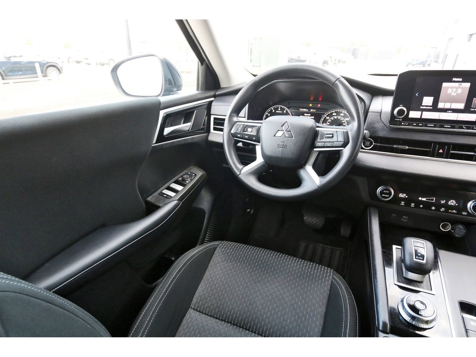Used 2024 Mitsubishi Outlander ES image 9