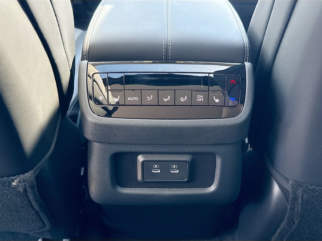 Used 2027 INFINITI QX60 Luxe w/ Cargo Package FWD image 28