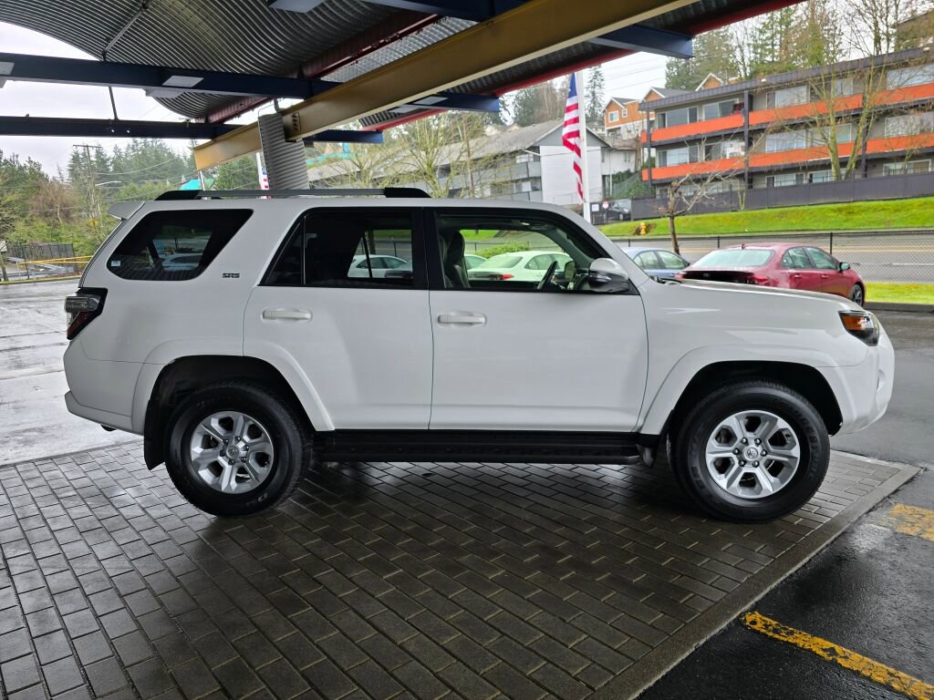 Used 2024 Toyota 4Runner SR5 Premium w/ Moonroof Package AWD/4WD image 4