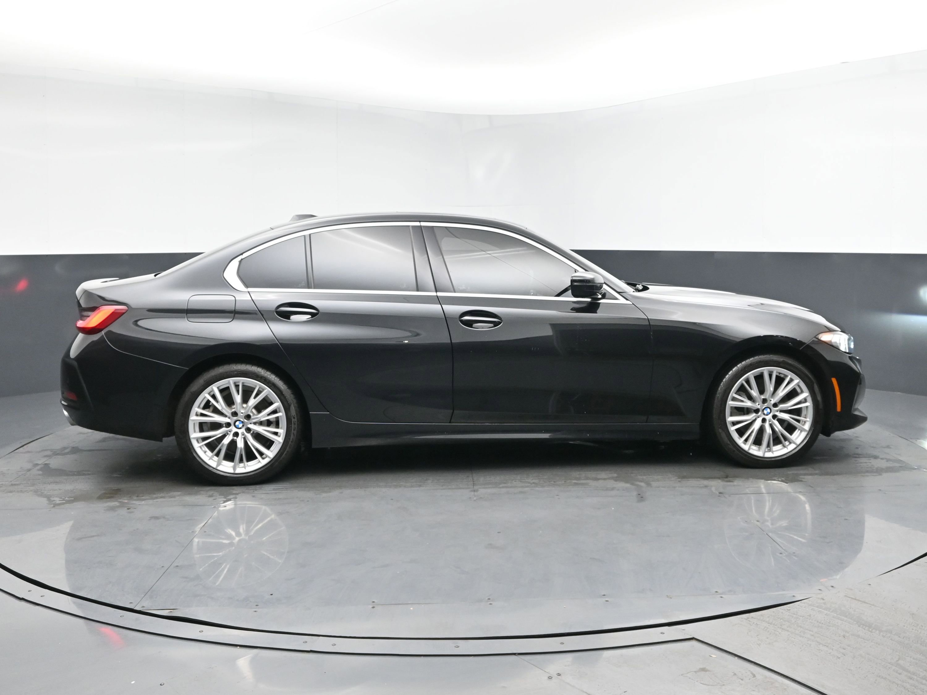 Used 2024 BMW 330i Sedan w/ Convenience Package image 4