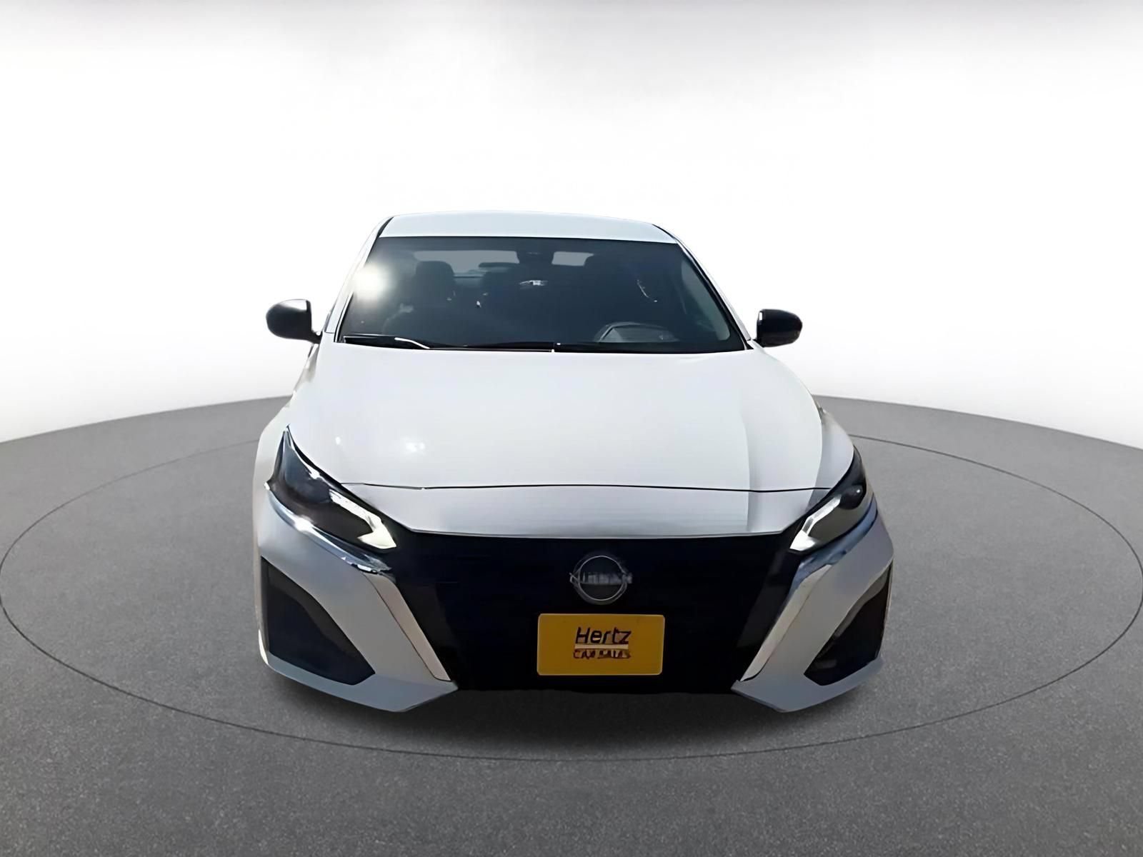 Used 2025 Nissan Altima 2.5 SV FWD image 4