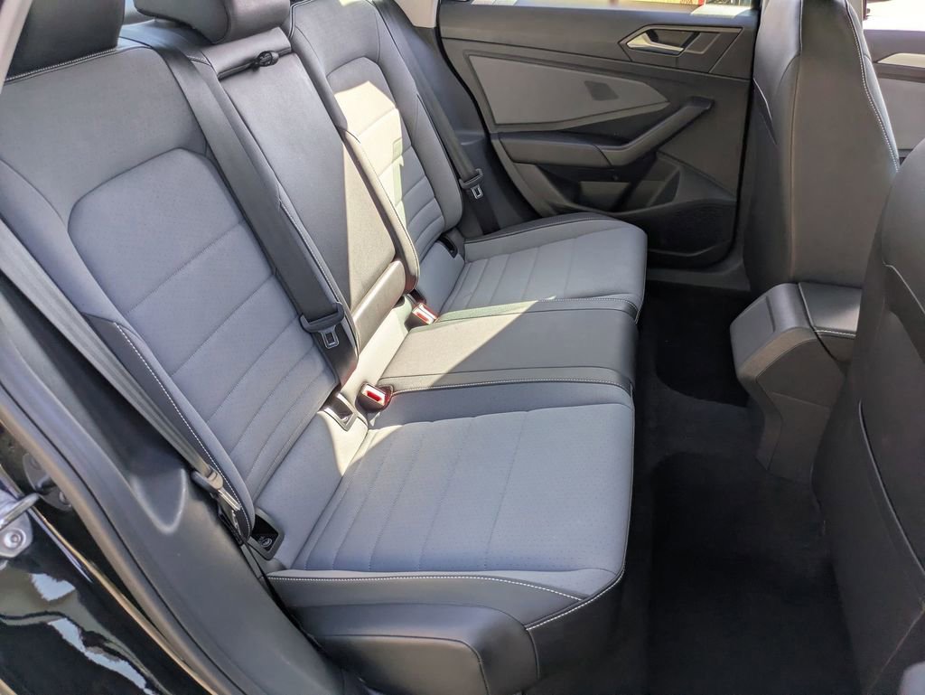 Used 2025 Volkswagen Jetta SE image 27