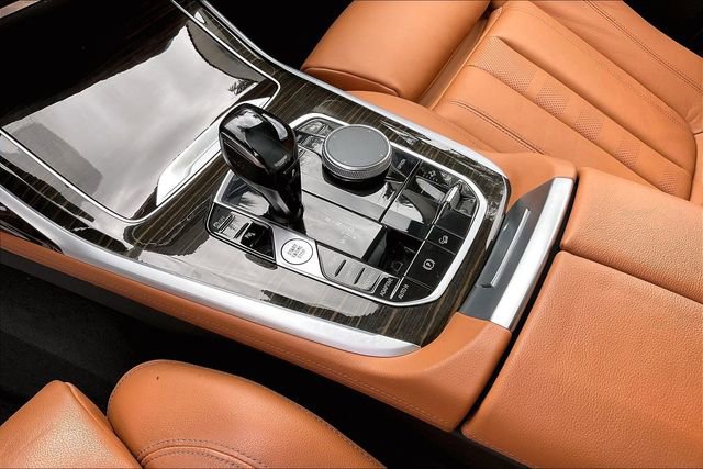 Used 2021 BMW X7 xDrive40i w/ Premium Package image 16