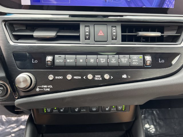 Certified 2025 Lexus ES 300h w/ Luxury Package FWD image 17