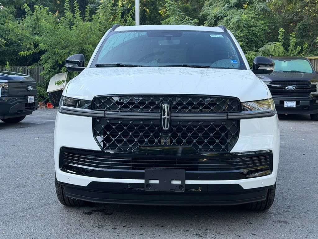 New 2027 Lincoln Navigator L Reserve w/ Jet Appearance Package AWD/4WD image 2