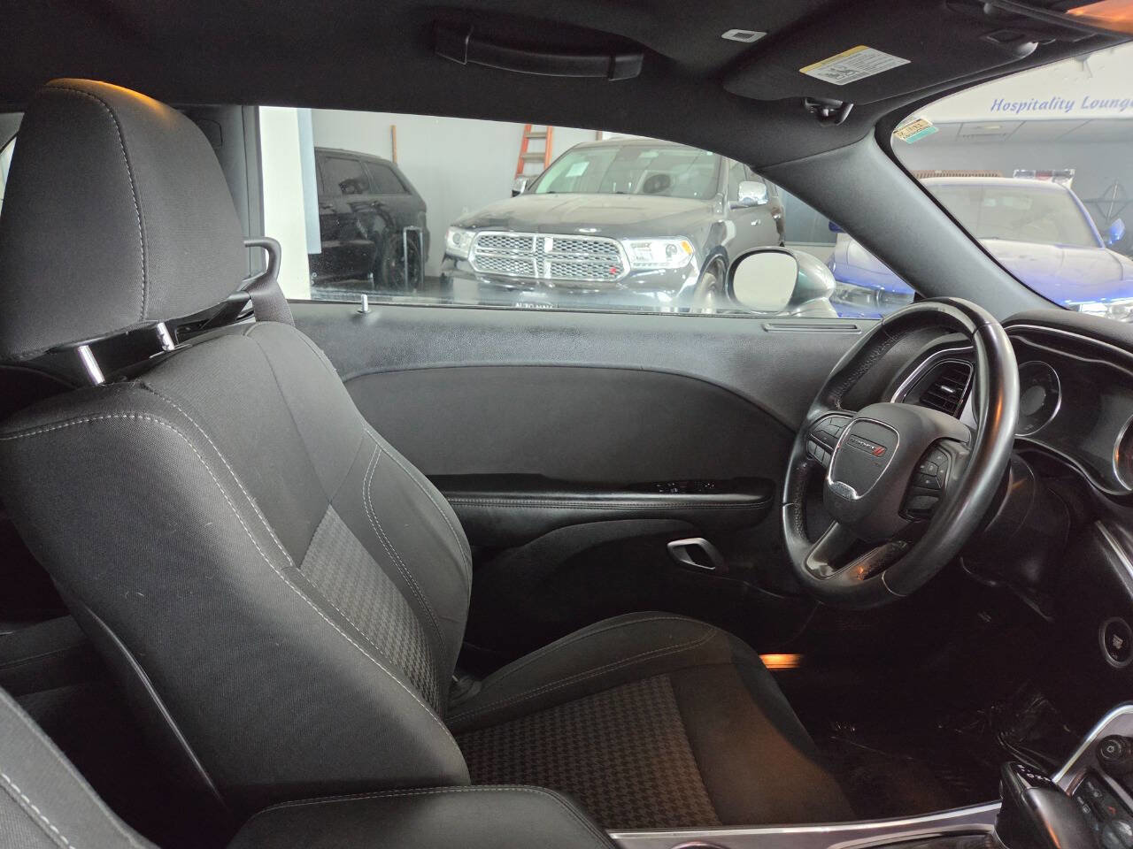 Used 2018 Dodge Challenger SXT image 24