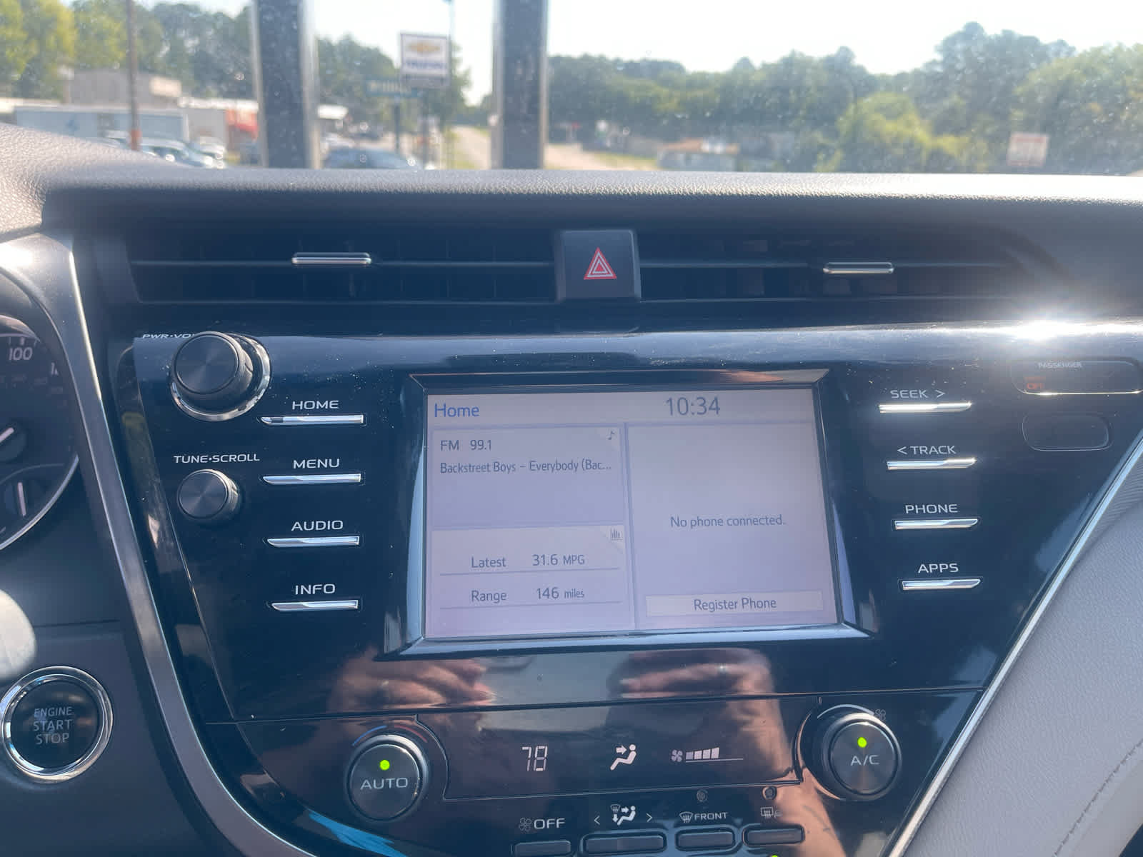 Used 2018 Toyota Camry SE w/ Convenience Package FWD image 15
