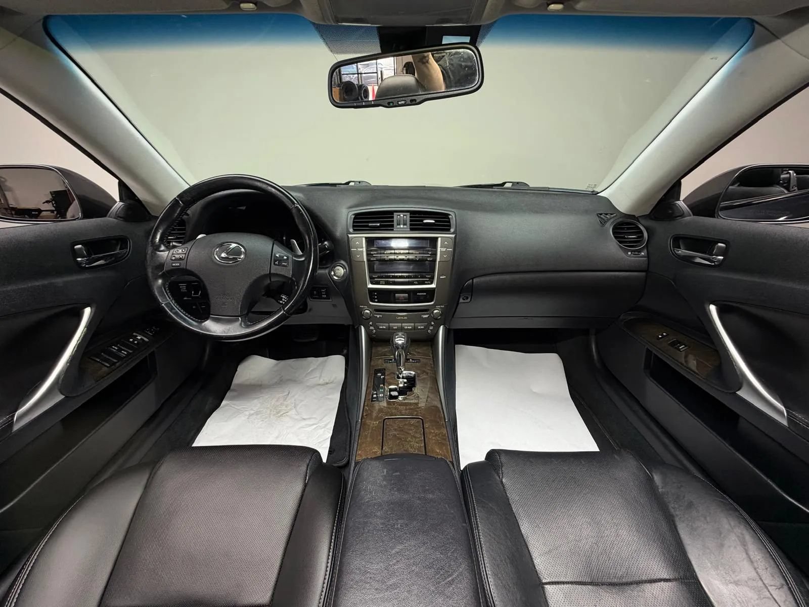 Used 2010 Lexus IS 250C RWD image 17