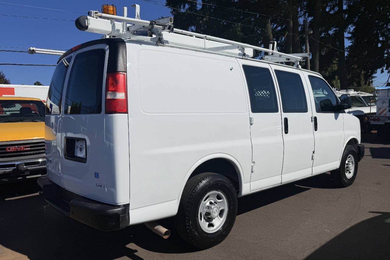 Used 2015 Chevrolet Express 2500 RWD image 33