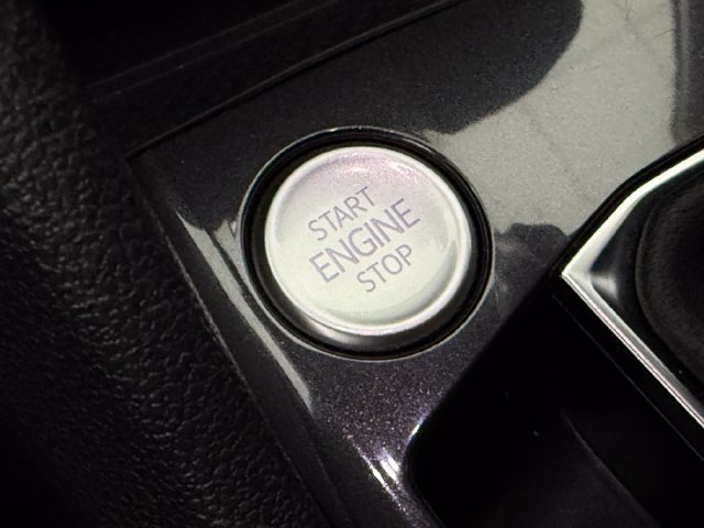 Used 2023 Volkswagen Tiguan SE R-Line FWD image 13