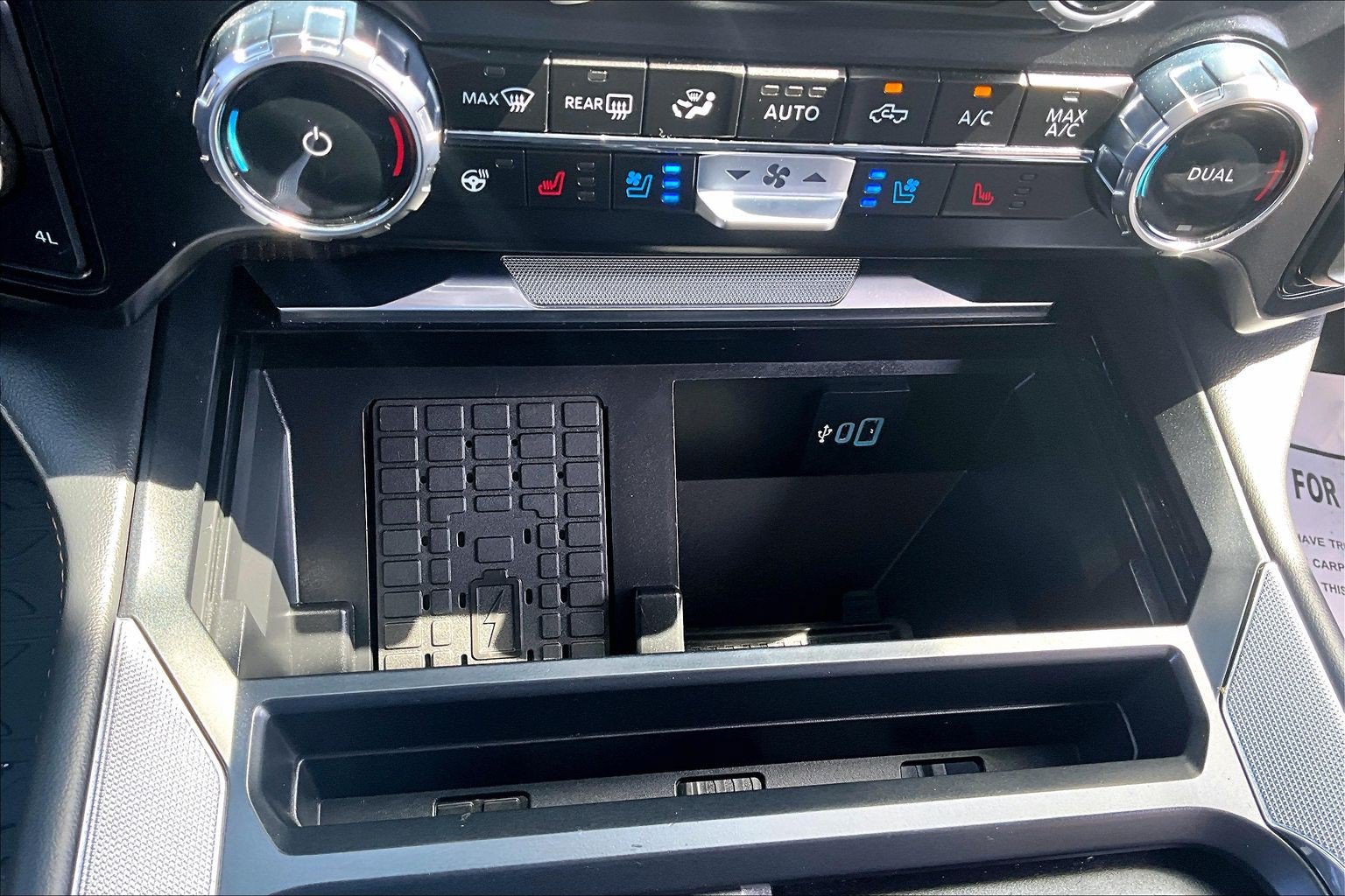 Used 2024 Ford F350 Platinum w/ Tremor Off-Road Package AWD/4WD image 30