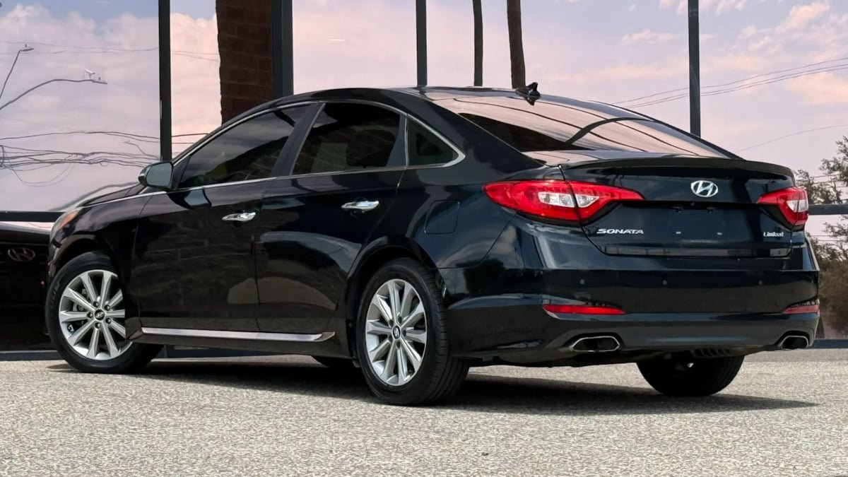 Used 2017 Hyundai Sonata Limited w/ Ultimate Package 04 FWD image 7