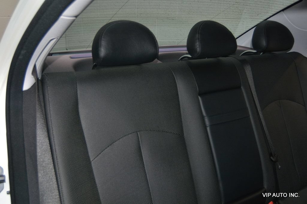 Used 2009 Mercedes-Benz E 550 Sedan image 23