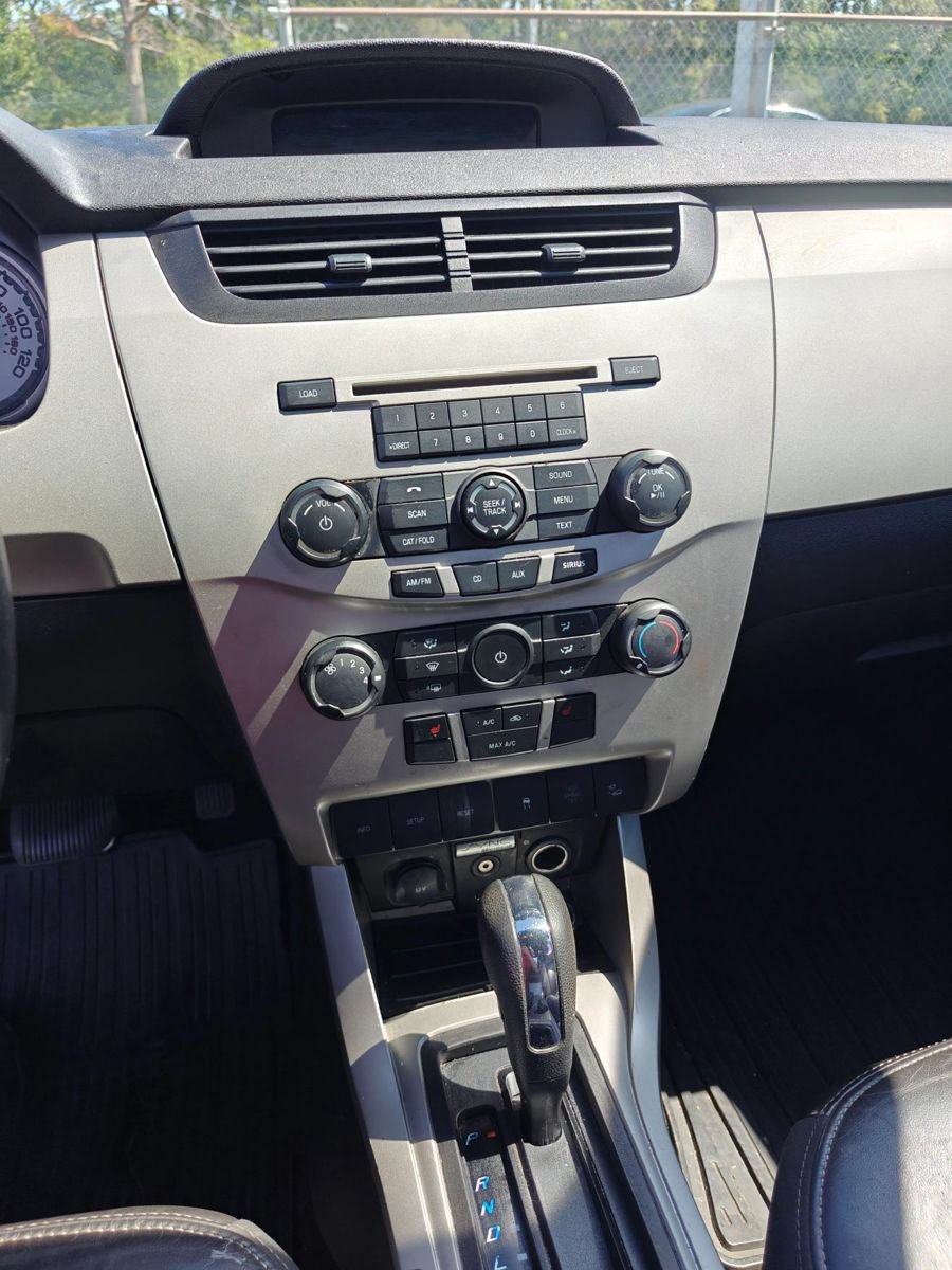 Used 2010 Ford Focus SEL FWD image 12