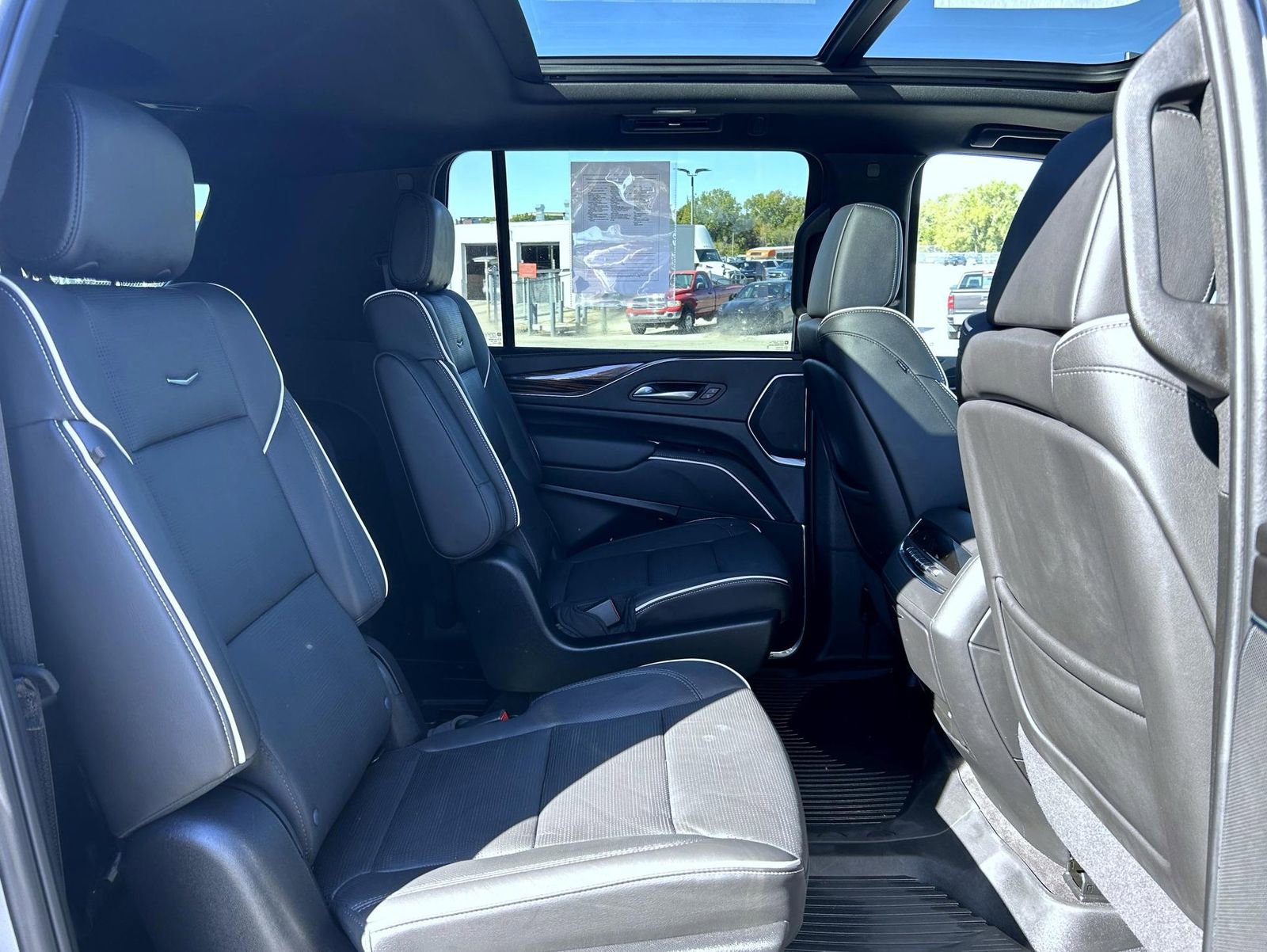 Certified 2024 Cadillac Escalade ESV Premium Luxury w/ Performance Package image 20