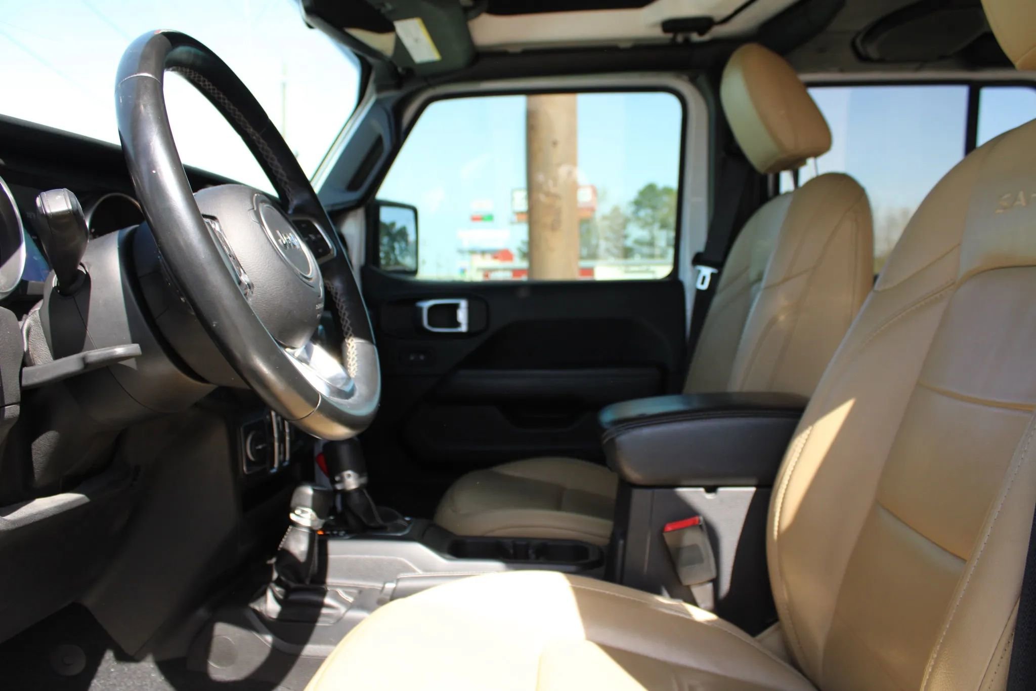 Used 2018 Jeep Wrangler Unlimited Sahara image 12