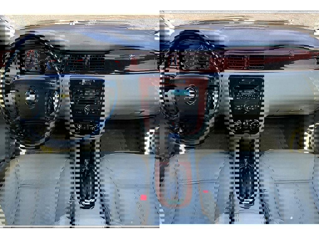 Used 2010 Chevrolet Impala LT w/ Luxury Edition Package image 17